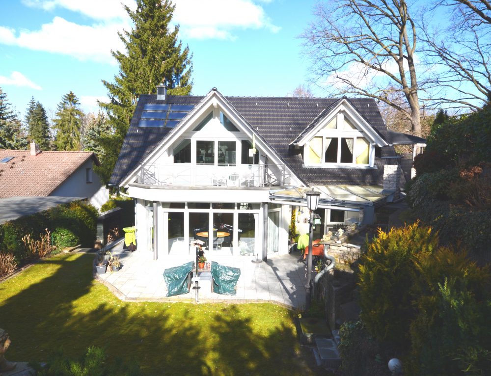 Sanierungsbedürftiges Haus auf einem 550 qm Grundstück in